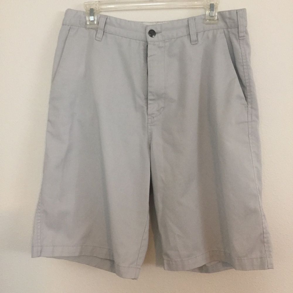 Volcom men’s light grey shorts. Size 33